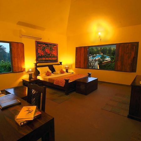 Courtyard House Hotel Kanha Ngoại thất bức ảnh