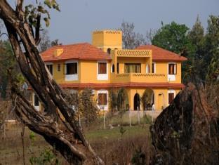Courtyard House Hotel Kanha Ngoại thất bức ảnh