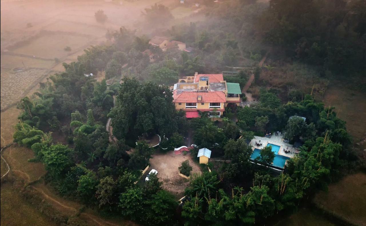 Courtyard House Hotel Kanha Ngoại thất bức ảnh