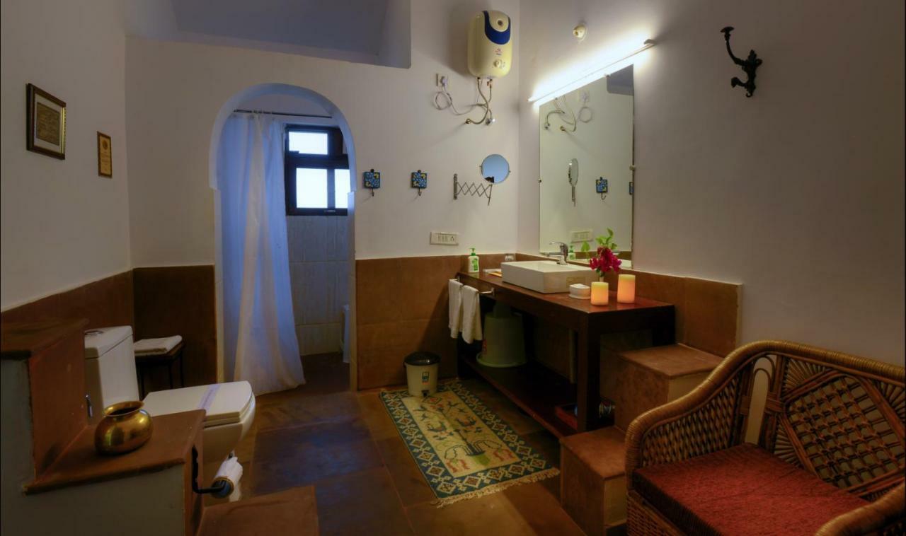 Courtyard House Hotel Kanha Ngoại thất bức ảnh