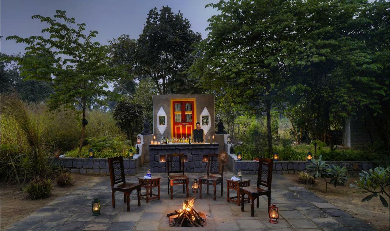 Courtyard House Hotel Kanha Ngoại thất bức ảnh