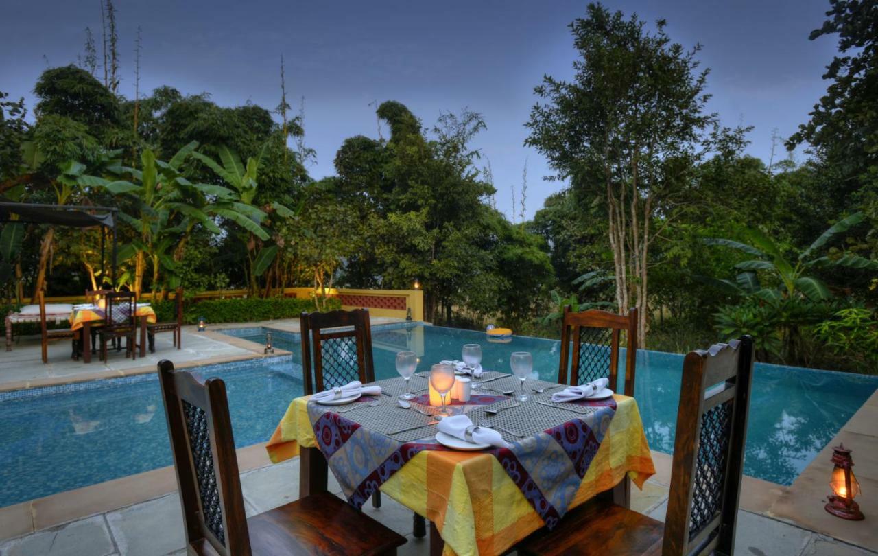 Courtyard House Hotel Kanha Ngoại thất bức ảnh