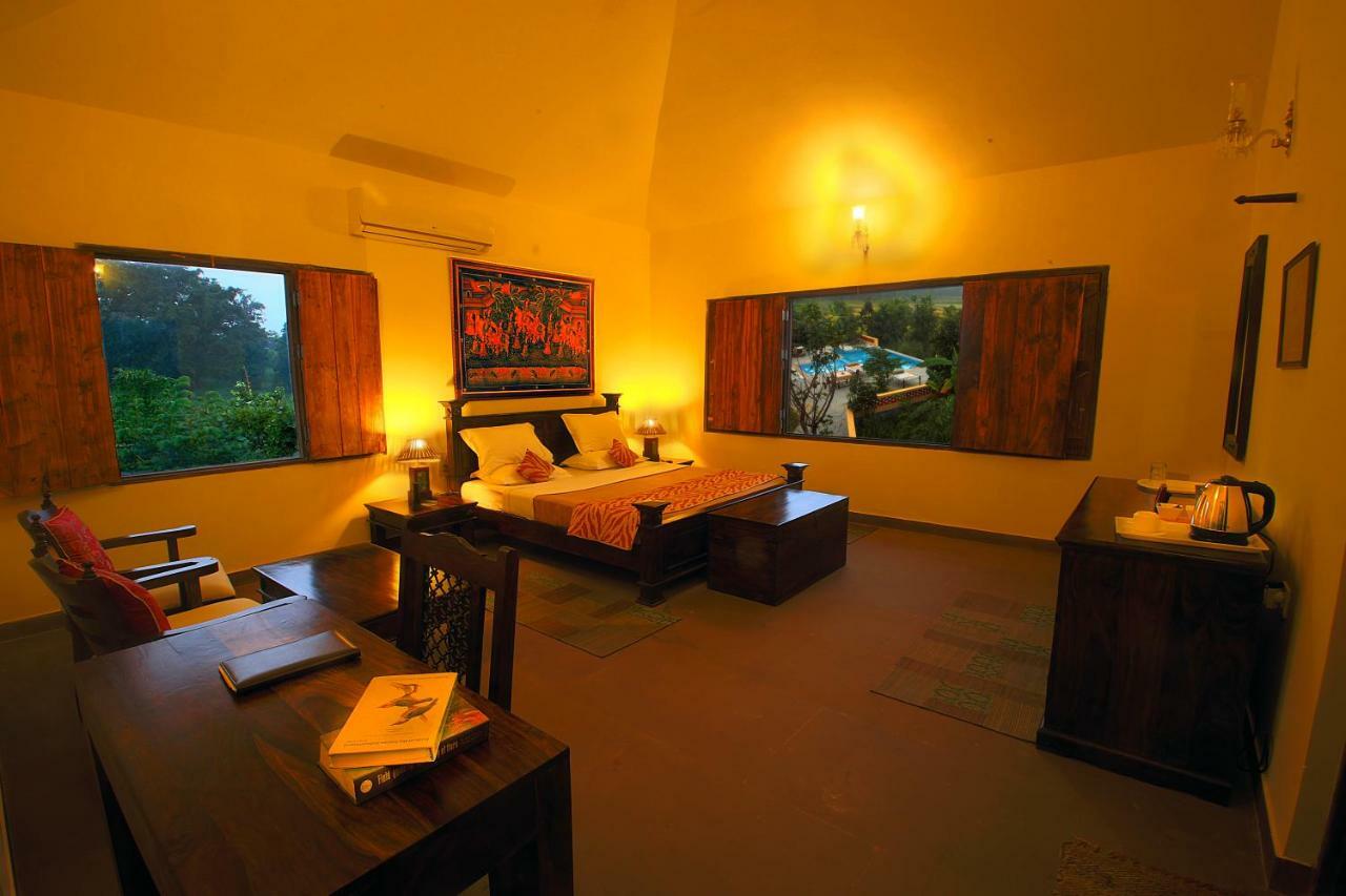 Courtyard House Hotel Kanha Ngoại thất bức ảnh