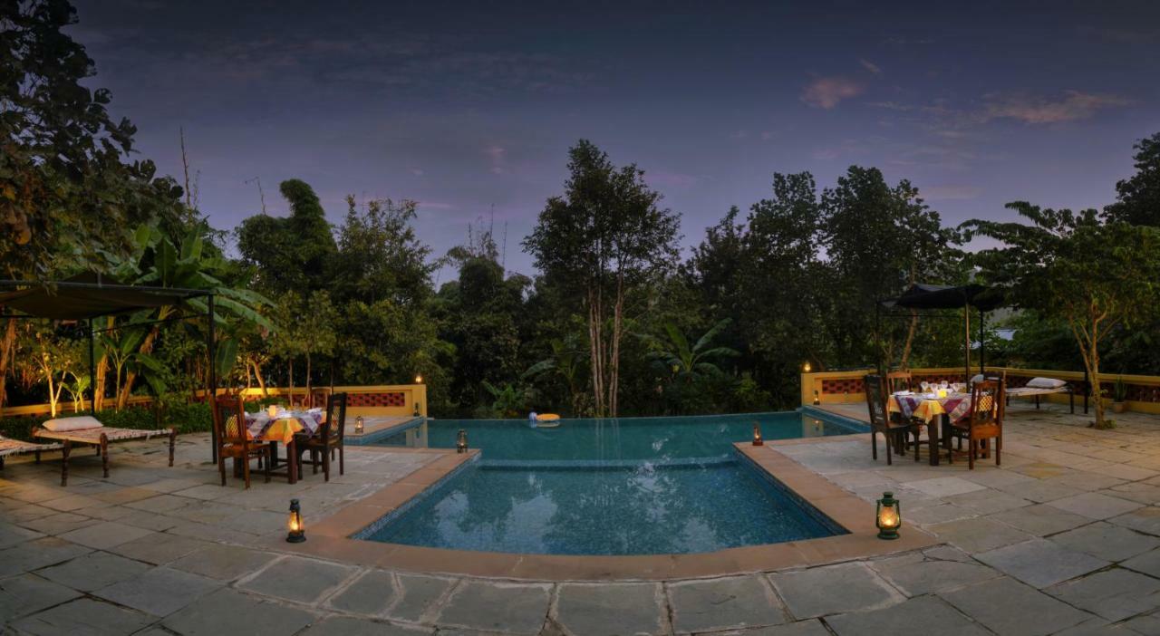 Courtyard House Hotel Kanha Ngoại thất bức ảnh